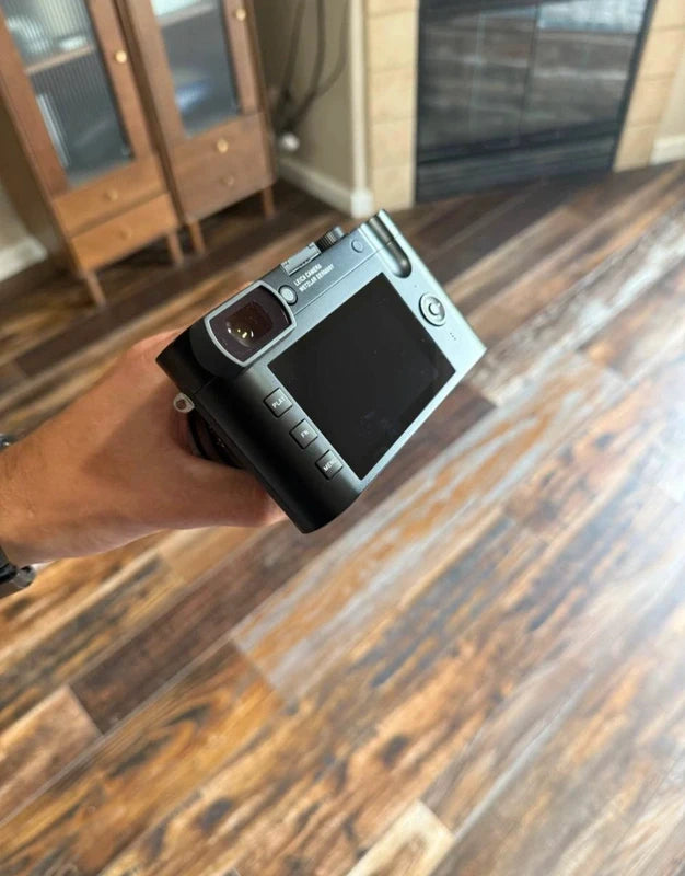 Leica Q2 47MP Full Frame Camera – Summilux 28mm f/1.7 – Excellent Condition